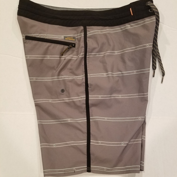 Quiksilver Men's Size 30 Waterman Collection Grey/Gray Striped Boardsho… - Picture 2 of 9